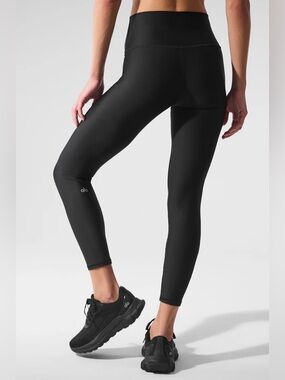 ALO Yoga Airlift 7/8 Black Leggings Size M ✨SHIPS FREE✨